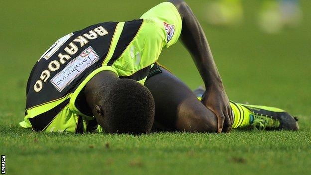 Zoumana Bakayogo injured playing for Yeovil