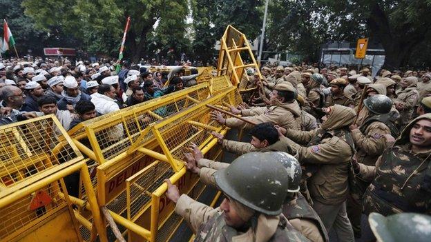 Supporters of the Aam Aadmi Party clashed with police during their street protest in Delhi