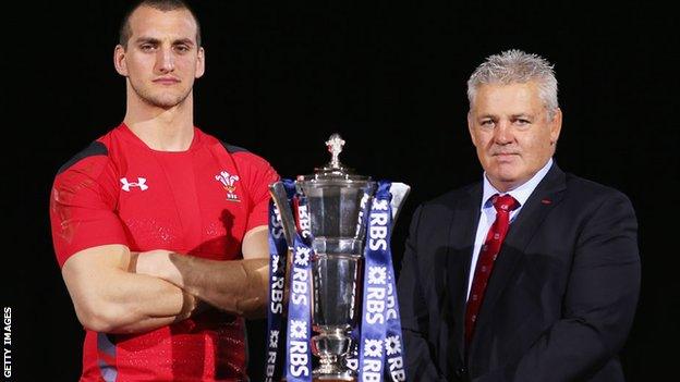 Sam Warburton and Warren Gatland pictured with the Six Nations Trophy