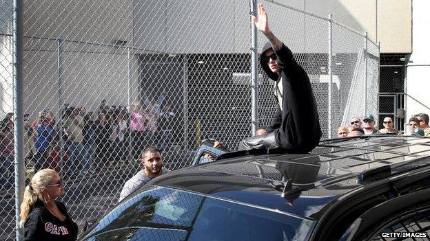 Justin Bieber waves after exiting from the Turner Guilford Knight Correctional Center, 23 Jan