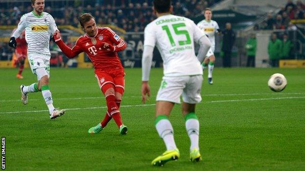 Mario Gotze scores