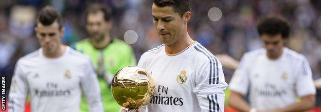 Cristiano Ronaldo paraded his Ballon d'Or trophy prior to kick off and fans celebrated by holding up gold-coloured sheets of paper.