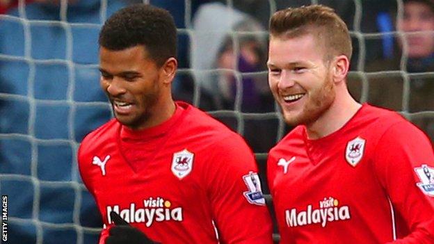 Aron Gunnarsson (right) with Fraizer Campbell