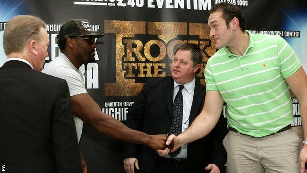 Dereck Chisora shakes hands with Tyson Fury