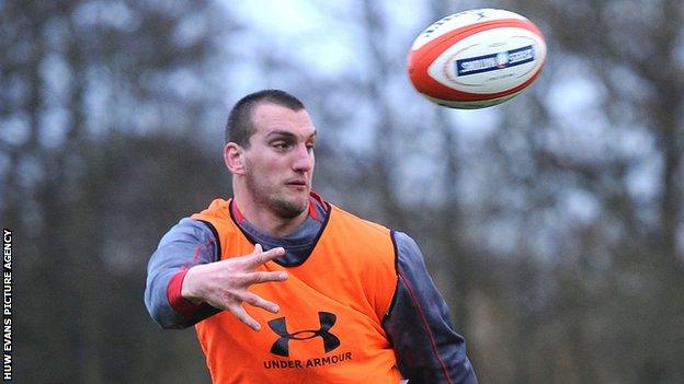 Sam Warburton in training with Wales