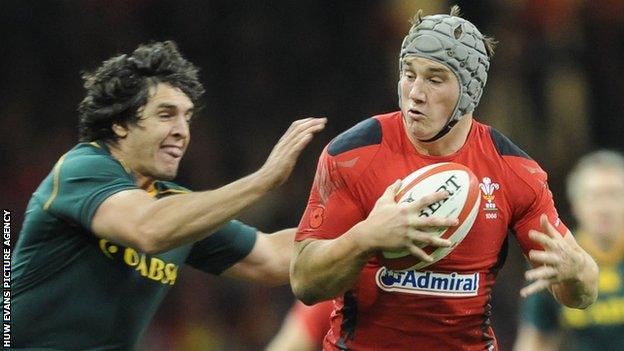 Jonathan Davies in action for Wales against South Africa