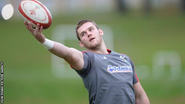 Flanker Dan Lydiate