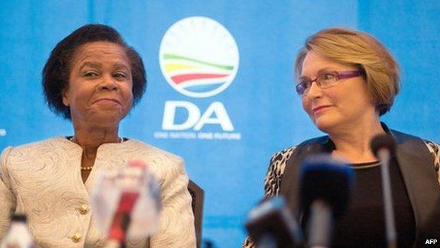 Mamphela Ramphele (L) and Helen Zille (R)