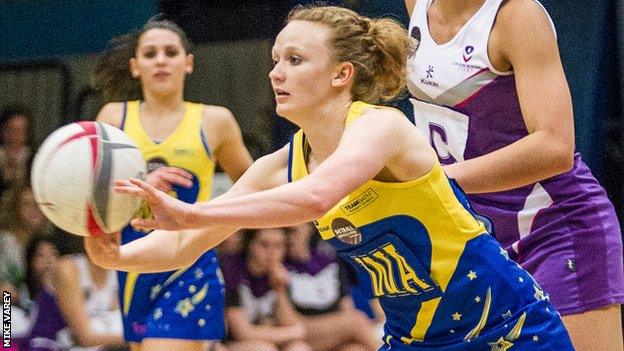 Amanda Trounce playing for Team Bath