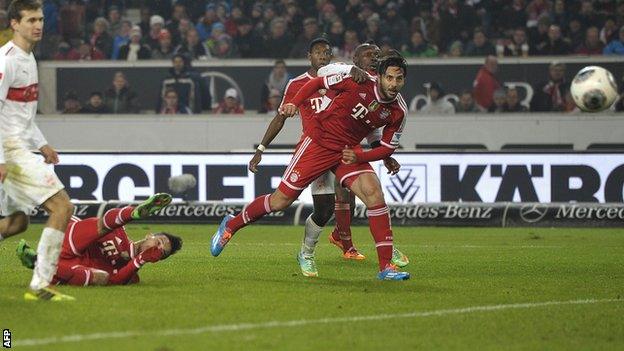 Thiago Alcantara scoring a stunning winning goal for Bayern Munich