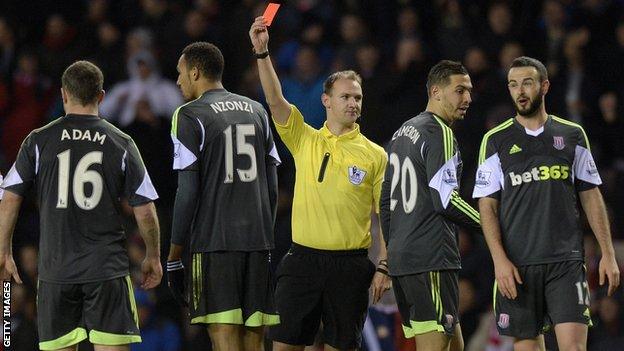 Steven N'Zonzi sent off