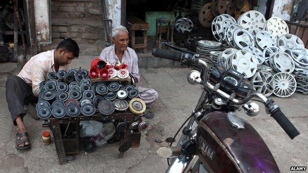 Car horns on sale in Old Delhi