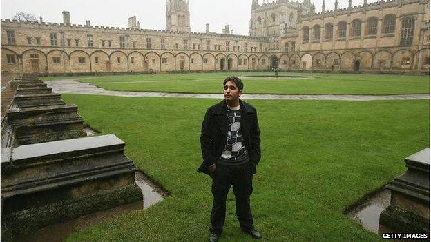 Pakistani People"s Party Chairman Bilawal Bhutto Zardari poses for photographers at Tom Quad of Christ Church College of the University of Oxford on 11 January 2008