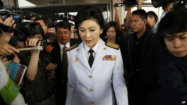 Thailand's Prime Minister Yingluck Shinawatra leaves a meeting with election commissioners at the Army Club, 28 January 2014, in Bangkok, Thailand