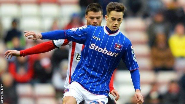 Tom Lawrence playing for Carlisle