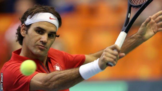 Roger Federer in action against Ilija Bozoljac in the Davis Cup