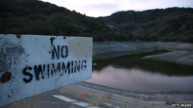 No swimming sign at the Almaden Reservoir (28 January 2014)