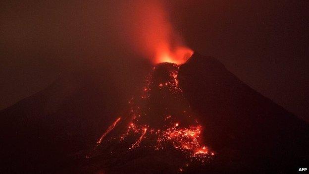 Long-exposure photograph taken on January 27, 2014 from Karo district of Mount Sinabung volcano during an eruption