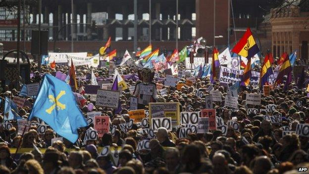 Thousands of people march to protest the Spanish government's plan to limit abortions, in Madrid February 1, 2014