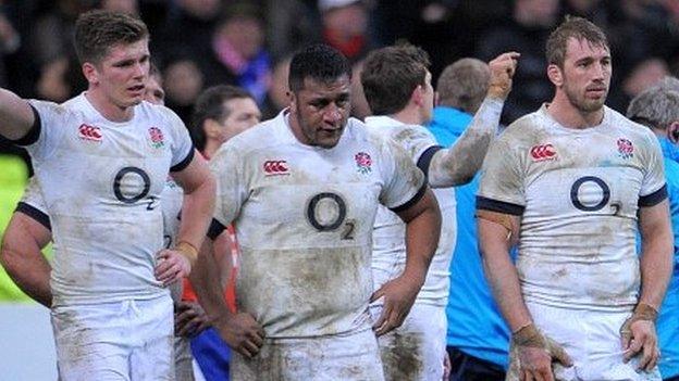 England look dejected after France's late try