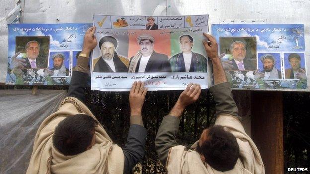 Men install a campaign banner of Afghan presidential candidate Gul Agha Sherzai during the second day of the presidential election campaign in Jalalabad Province February 3, 2014.