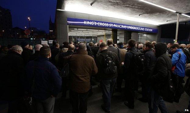 A crowd of commuters getting on to the underground