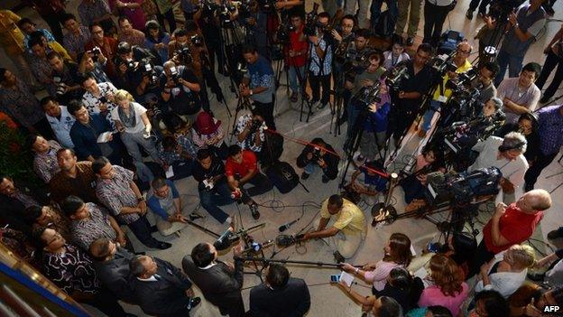 Indonesian Justice Minister Amir Syamsuddin (bottom) arrives for a press conference in Jakarta announcing Indonesia has granted parole to Australian drug trafficker Schapelle Corby, 7 February 2014