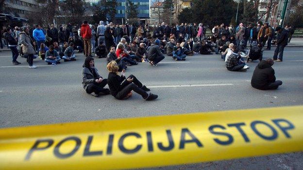 Protesters block traffic in Sarajevo on 8 February 2014