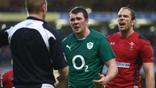 Referee Wayne Barnes give Peter O'Mahony a telling off as Wales' Alun Wyn Jones looks on