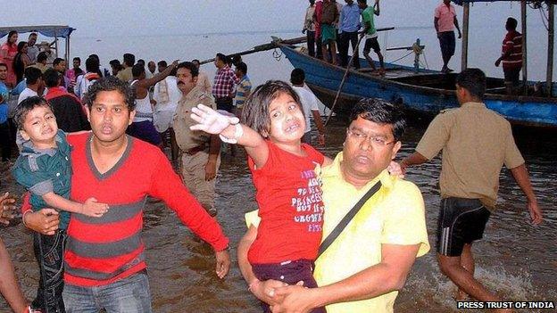 Survivors of the boat mishap in India, 9 February 2014