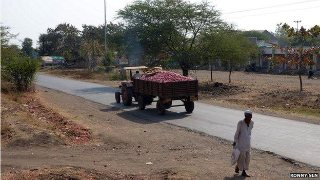 Onion truck in Lasalgaon