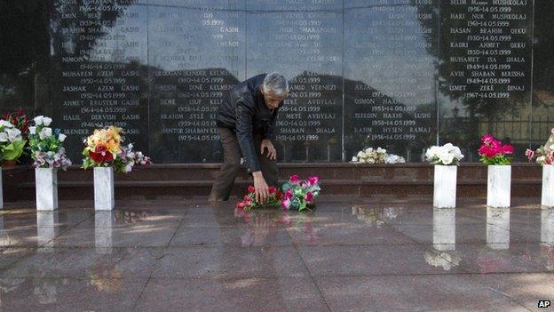 Cuska massacre survivor pays tribute to the victims at a cemetery in Cuska (11 February 2014)