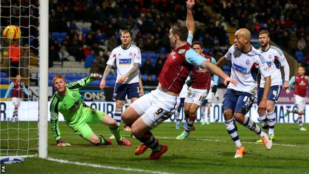 Sam Vokes scores for Burnley