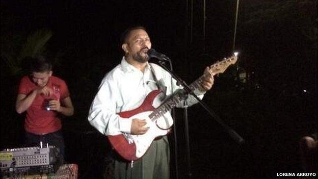 Man playing the guitar in Garita Palmeira