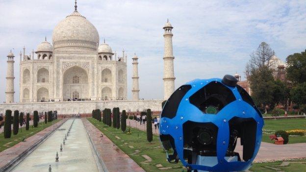 Google Trekker camera in front of Taj Mahal