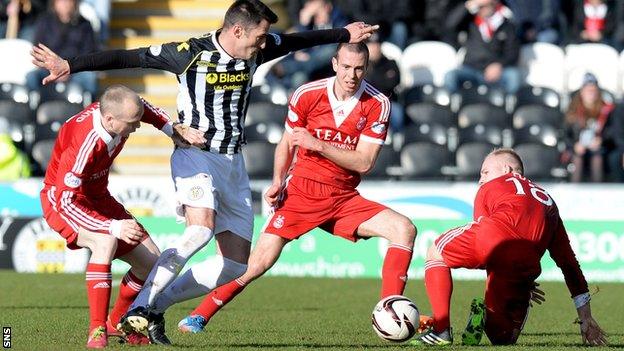 St Mirren and Aberdeen players