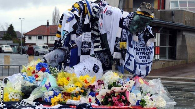 Sir Tom Finney statue