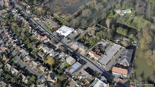 Aerial view of Chertsey "sausage" aquadam