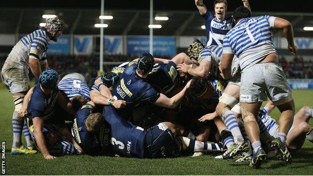 Marc Jones scores a driving maul against Saracens