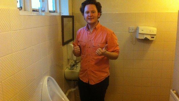 Mick Squalor at the Steamboat toilets