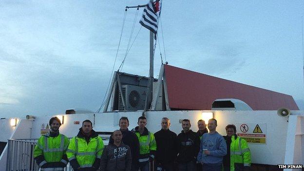 French crew raise the Breton flag