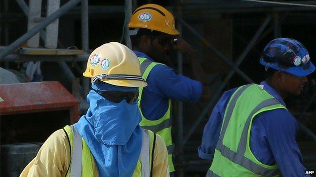 Migrant workers at a construction site in Qatar (3 October 2013)