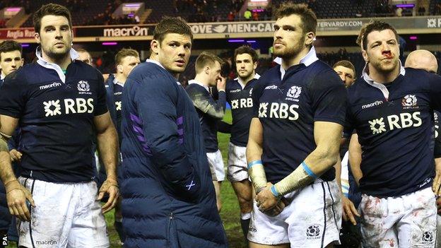 Scottish players look on after the 2014 Calcutta Cup defeat