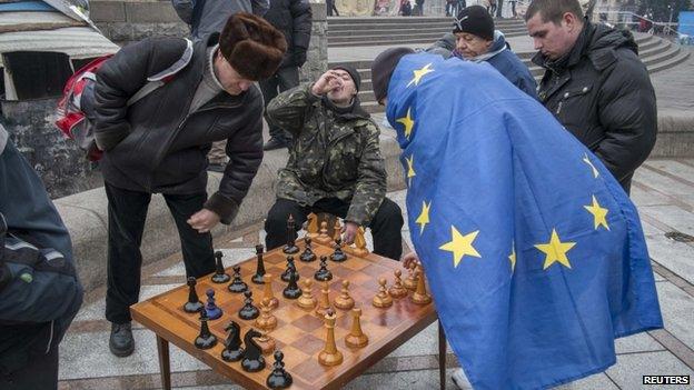 Anti-government protesters play chess in Kiev (27 December 2013)