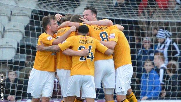 Cambridge United celebrate reaching Wembley