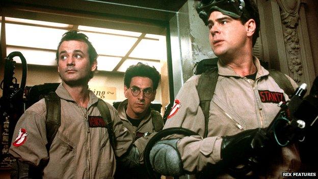 Harold Ramis (centre) in Ghostbusters with Bill Murray (l) and Dan Aykroyd (r)