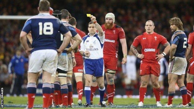 Louis Picamoles is sent off against France