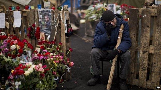 Man cries near a memorial for killed protesters at Kiev's Independence Square (25 February 2014)