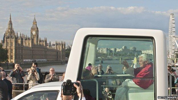 Pope Benedict XVI en route to Parliament