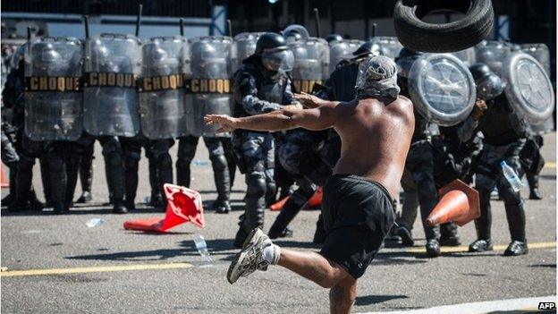 Rio de Janeiro riot police training